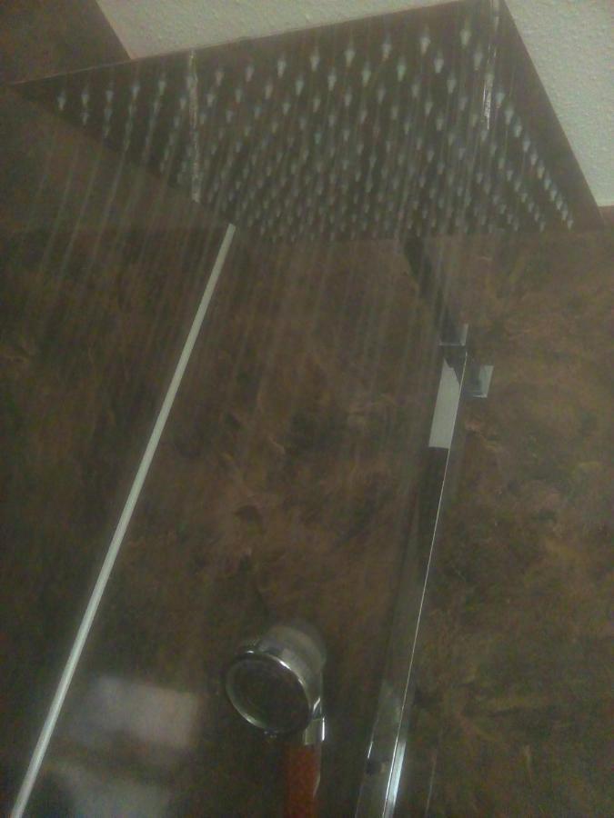 קארדיף The Principality 2 Singles Bedroom מראה חיצוני תמונה