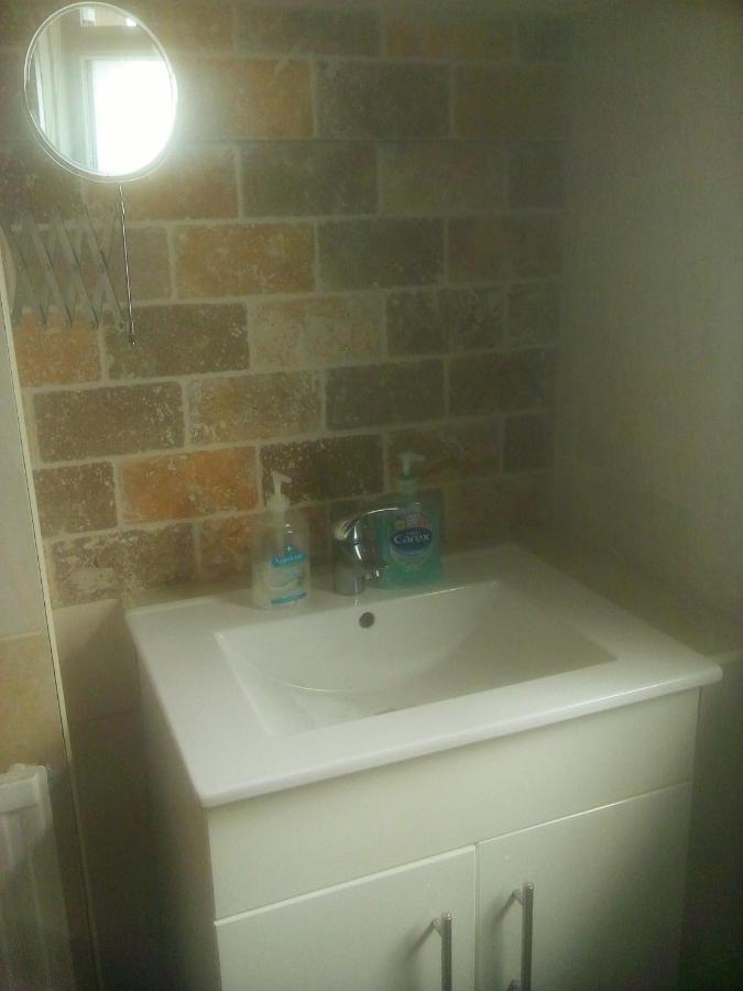 קארדיף The Principality 2 Singles Bedroom מראה חיצוני תמונה